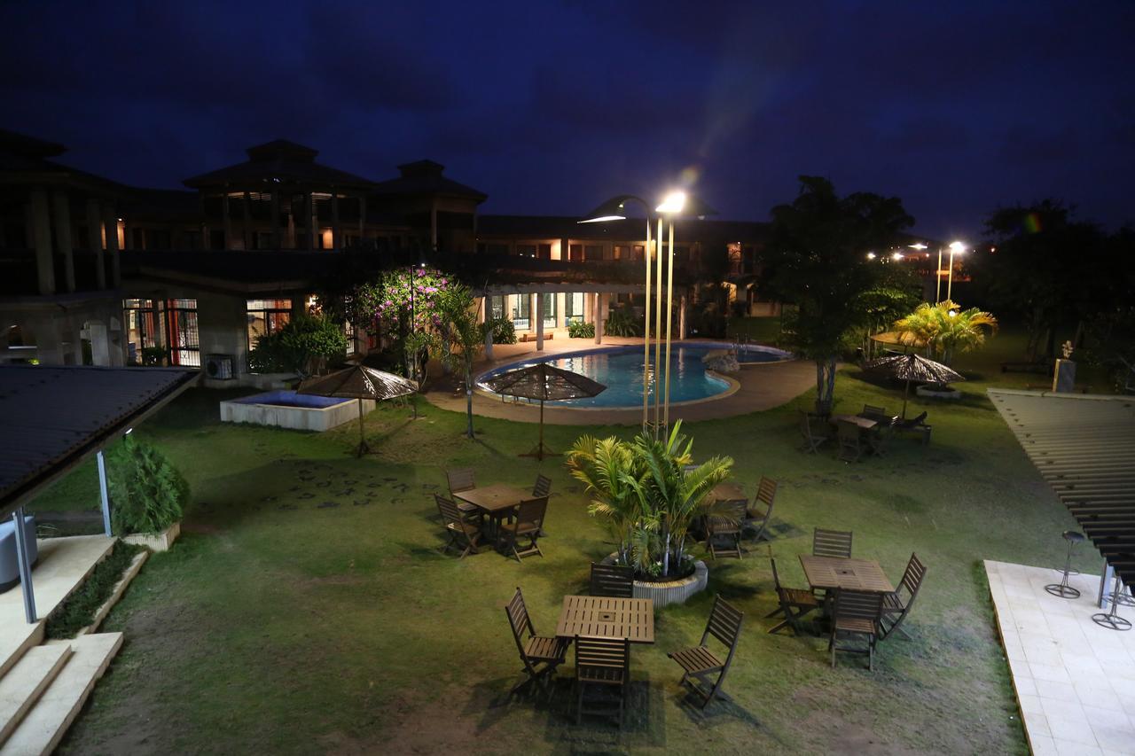 Hotel Sol Beni Abidjan Buitenkant foto