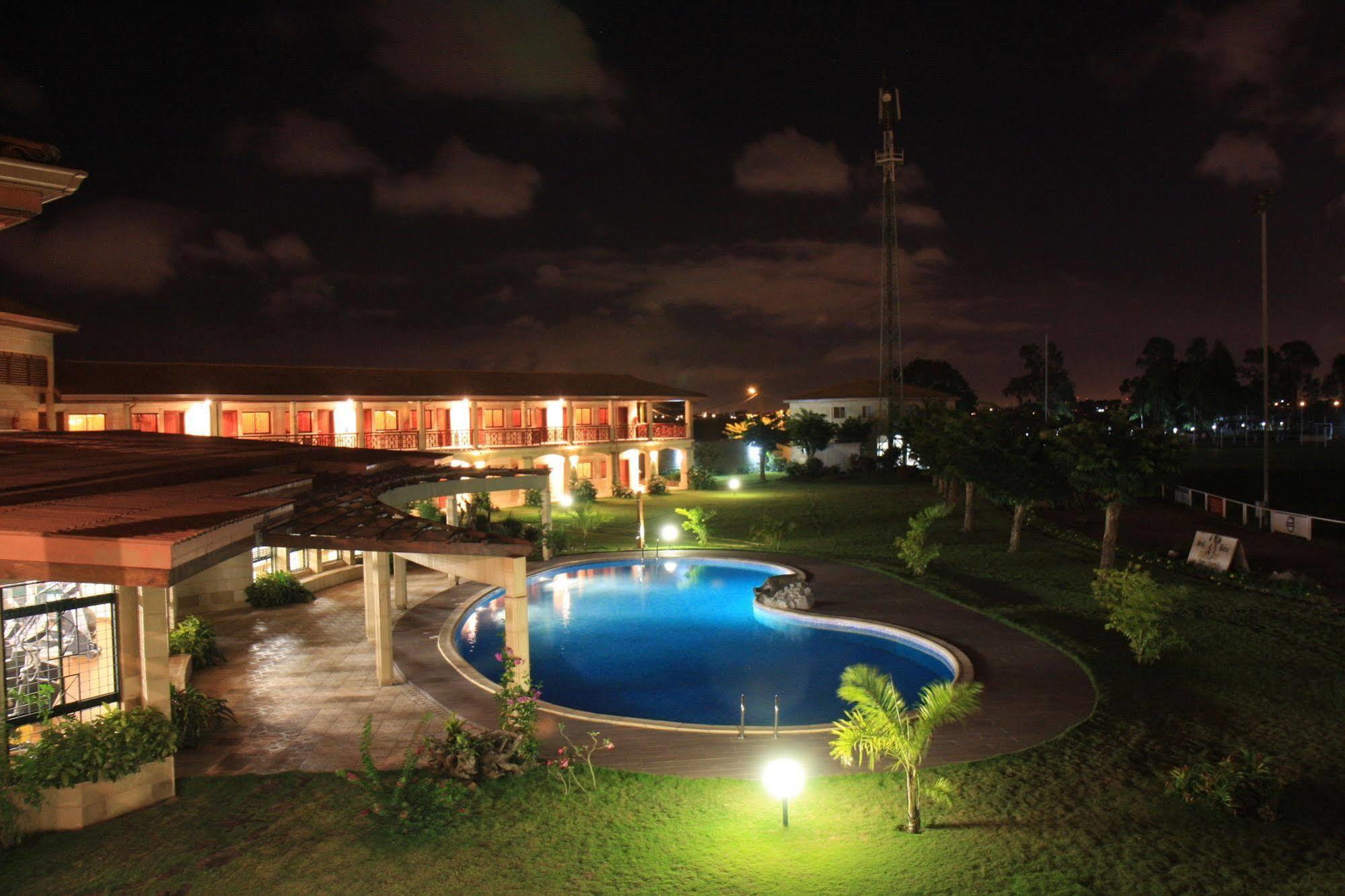Hotel Sol Beni Abidjan Buitenkant foto