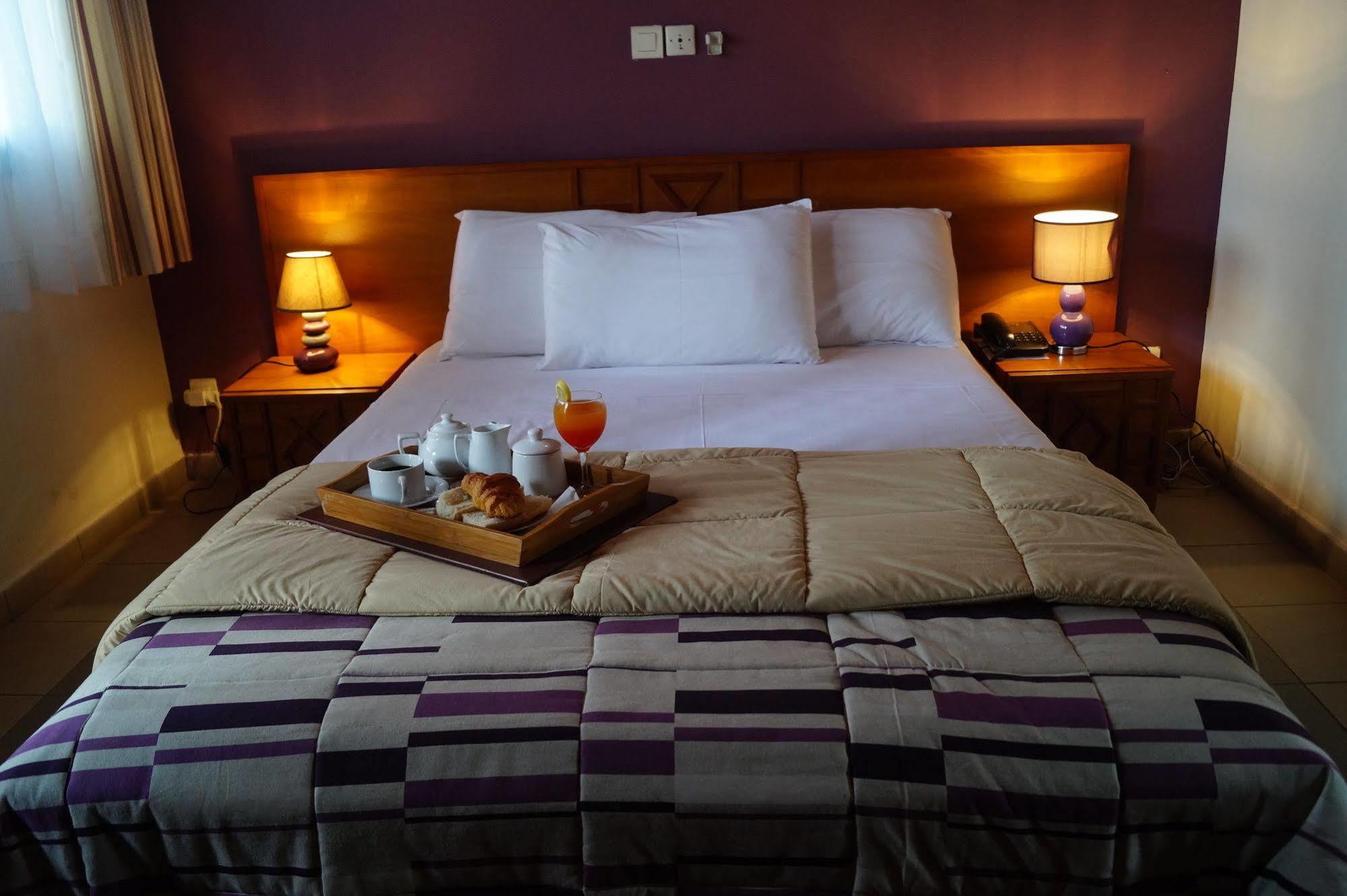 Hotel Sol Beni Abidjan Buitenkant foto