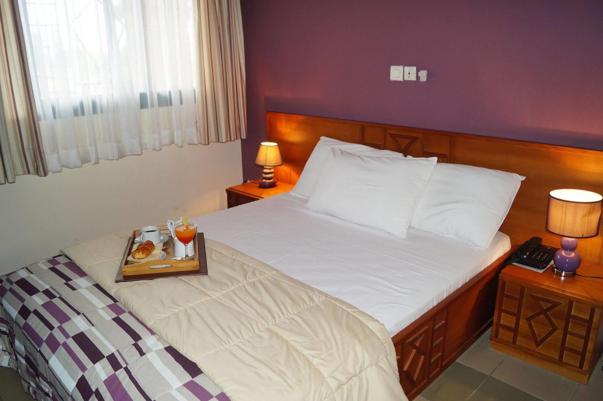Hotel Sol Beni Abidjan Buitenkant foto