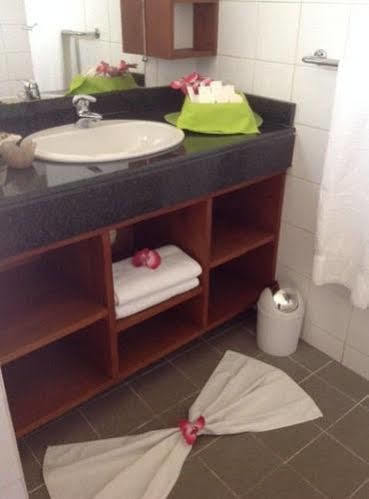 Hotel Sol Beni Abidjan Buitenkant foto