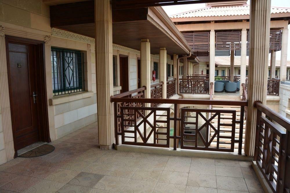Hotel Sol Beni Abidjan Buitenkant foto